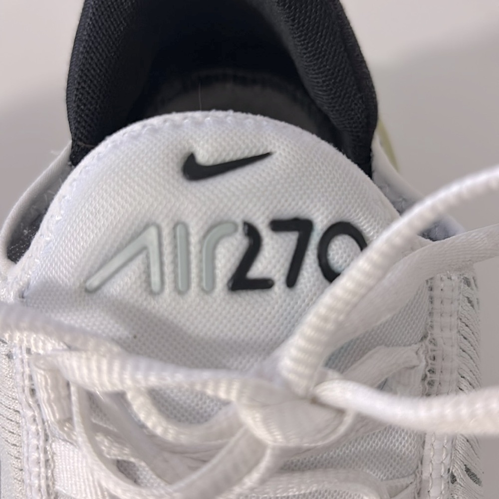 Nike Men’s Air Max 270 White Black Athletic Shoes - Picture 4 of 7